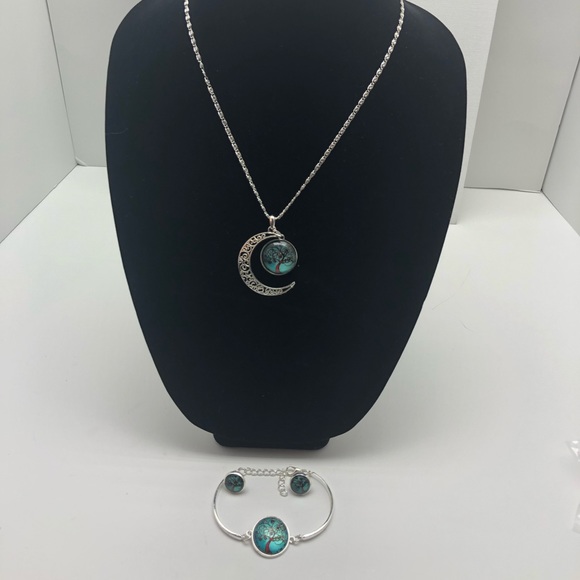 Jewelry - NWT Tree of Life Necklace Bracelet Earring set Jewelry - NWT Tree of Life Necklace Bracelet Earring set